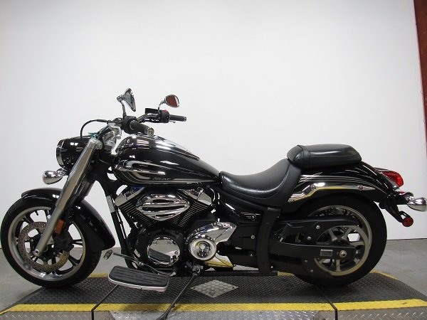 used-2015-yamaha-vstar-950-raven-edition-U5122-for-sale-in-michigan-3.JPG