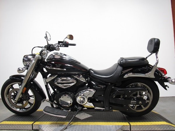 used-2013-yamaha-vstar-950-raven-edition-u5124-for-sale-in-michigan-3.JPG