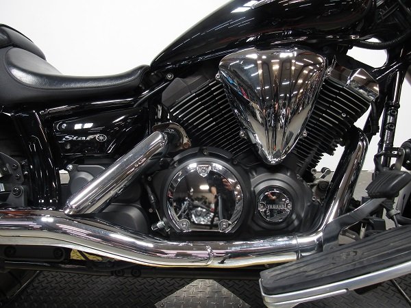 used-2013-yamaha-vstar-950-raven-edition-u5124-for-sale-in-michigan-engine.JPG